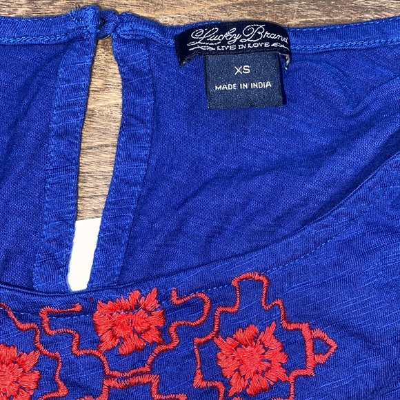 Lucky Brand size xsmall blue & red embroidered top - Picture 3 of 4